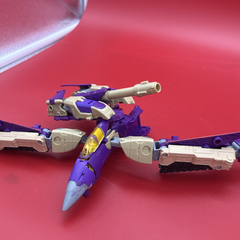 Transformers Legacy Leader Class Blitzwing - Picture 6 of 7